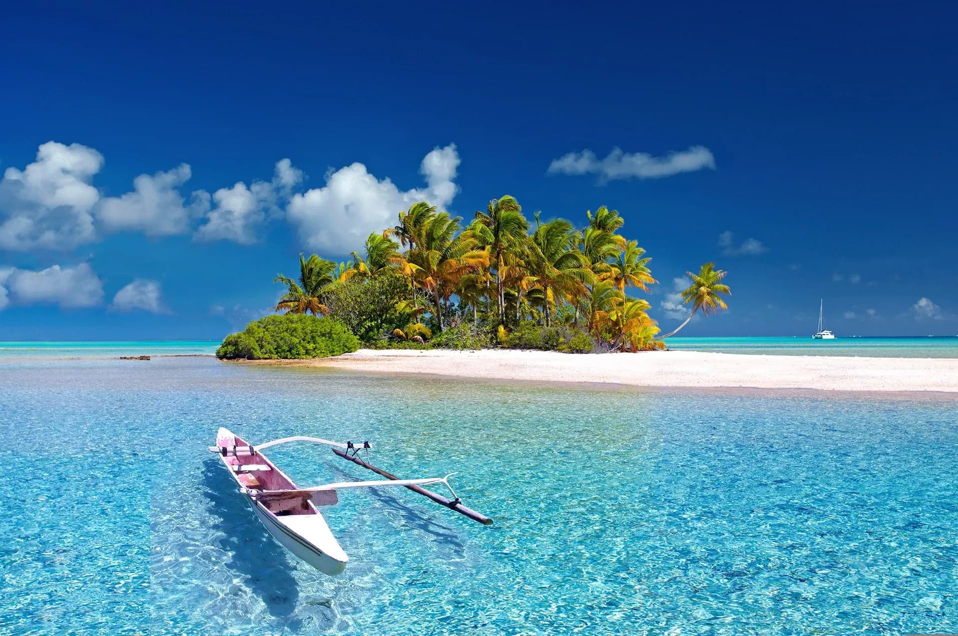 Máy bay bay trên bầu trời xanh